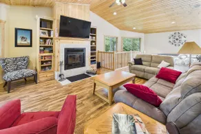 Cheerful 3-Bedroom Cottage - Image 5