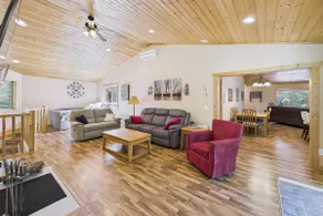 Cheerful 3-Bedroom Cottage - Image 4