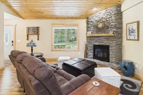 Cheerful 3-Bedroom Cottage - Image 3