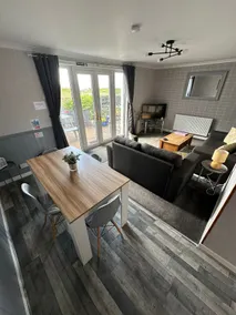 Self Catering Spacious 2 Bed Apartment with sea views - Image 2