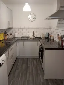 Self Catering Spacious 2 Bed Apartment with sea views - Image 3