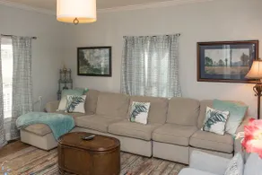 LAKE BOWEN ESCAPE - FRESH DECOR - PRIVATE DOCK - Image 3