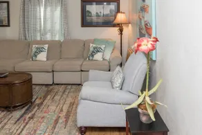 LAKE BOWEN ESCAPE - FRESH DECOR - PRIVATE DOCK - Image 4