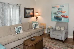LAKE BOWEN ESCAPE - FRESH DECOR - PRIVATE DOCK - Image 2