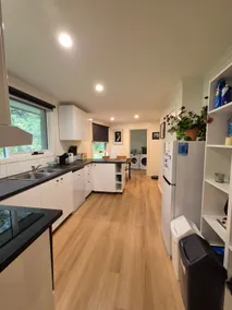 GreyGum Getaway fully renovated home in the forest - Image 4