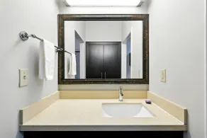 Apartment Room with Kitchen and FREE parking - Image 5