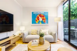 ★★★ SPACIOUS GARDEN GROUND FLOOR APARTMENT - Image 2
