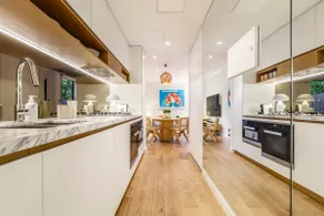 ★★★ SPACIOUS GARDEN GROUND FLOOR APARTMENT - Image 3