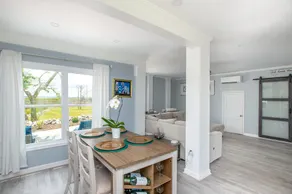 Beautiful private guest house with water views - Image 4