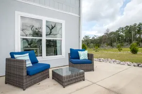 Beautiful private guest house with water views - Image 3