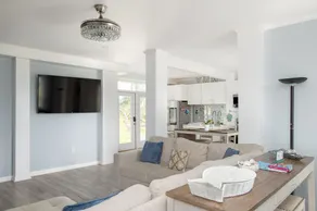 Beautiful private guest house with water views - Image 2