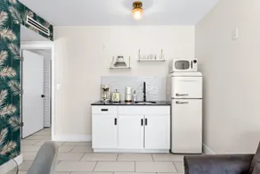 Stylish 2-Bedroom in Miami Beach steps to the sea - Image 2