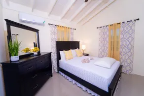 Tropical Escape: Spacious 2-Bedroom Vacation Oasis - Image 5