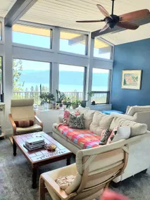 Bright & Spacious Okanagan Lakeview 3 bdrm home. - Image 3
