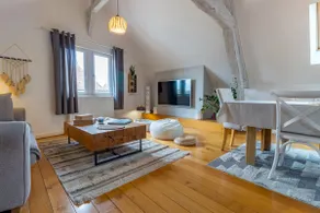 City-center duplex, family-friendly 4 BR, Wi-Fi - Image 5