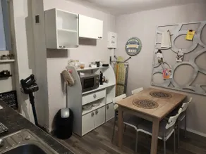 Independent private room with large terrace - Image 4