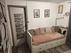 Independent private room with large terrace - Image 3