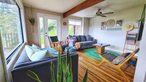 Cozy & Quiet 2 bdrm private Treehouse getaway with Amazing Views minutes from UO - Image 3