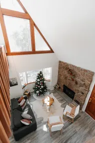Hot tub. Fireplace. 3 bdrms. 2 bath. Kid Play Area - Image 3