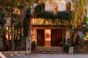 Apartamento con jardín, piscina privada y jacuzzi | Vistas al agua - Image 5