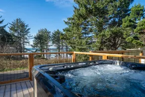 Enjoy sunsets from the hot tub after surfing & beachcombing at Otter Rock Oasis! - Image 2