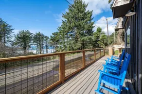Enjoy sunsets from the hot tub after surfing & beachcombing at Otter Rock Oasis! - Image 3