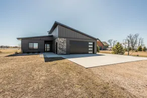 Lakefront home with with Hot Tub & Game Room Sleeps 10 - Image 4