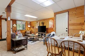NO AirBnB Fees ! Spacious 1-bedroom, can sleep 6. - Image 5