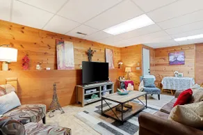 NO AirBnB Fees ! Spacious 1-bedroom, can sleep 6. - Image 4