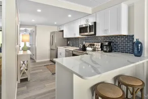 Oceanside Oasis - Stylish Condo Next to the Beach - Image 5