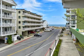 Oceanside Oasis - Stylish Condo Next to the Beach - Image 2