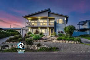 Majestic Ocean Views in Architectural 3BR House - Image 5