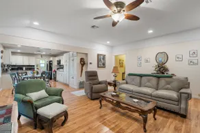 Cheerful 3 bedroom lake getaway with hot tub! - Image 5