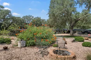 Cheerful 3 bedroom lake getaway with hot tub! - Image 3