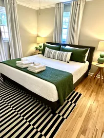 SoPi Cottage - Walk to Town - King Bed - Image 4