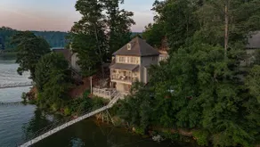 Water's edge, gated community, private dock with toys, community pool, hot tub - Image 2