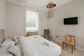 Stunning one bed apartment in central location - Pass the Keys - Image 3