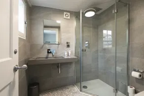 Stunning one bed apartment in central location - Pass the Keys - Image 4