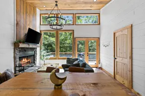 Luna - Romantic Luxury Couples Cabin with Hot Tub! - Image 3