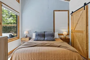 Luna - Romantic Luxury Couples Cabin with Hot Tub! - Image 2