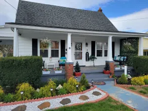 Cozy Vintage Home by Charles Town, Casino & More! - Image 4