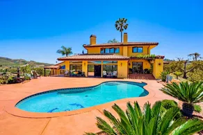 Secluded hilltop getaway with breathtaking views! - Image 2