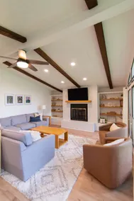 Lakefront 3 bedrooms with pool on 6 acres - Image 4