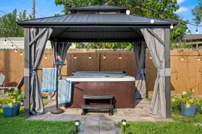 Walk 2 Beach-Hot Tub-2 King beds-Waffle bar-Bikes - Image 5