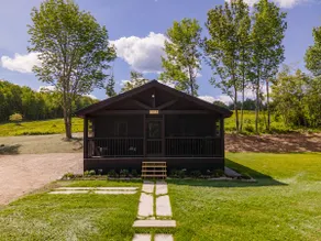 Cheerful Two Bedroom Cabin - 10 minutes to Camden! - Image 3