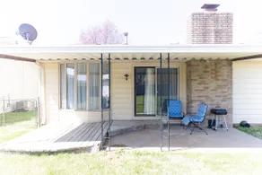 Comfy 3 bedrooms residential home close to Mercy - Image 3
