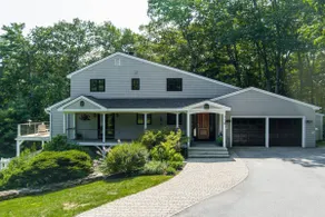 Water views, privacy, decks, minutes to Portland - Image 2