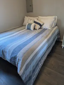 Pet Friendly Cozy Cottage with Lake Access - Image 2