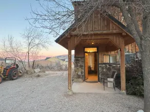 Romantic. Spacious, Mountain View - Image 2