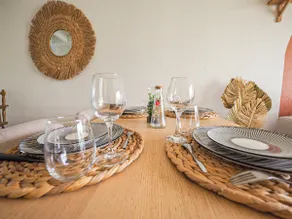 Renovated, balcony, parking, air conditioning, linens included - Image 3